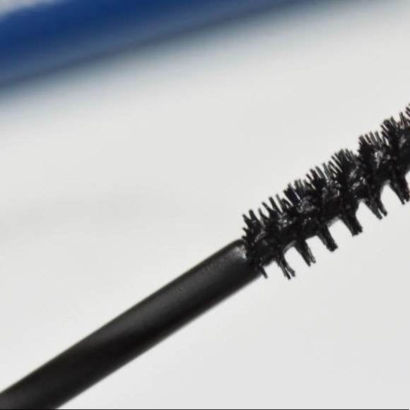 MAC Extended Play Gigablack Lash Mascara Travel 2 - Picture 4 of 9